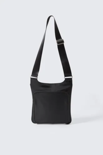Sportliche Nylon-Umhängetasche mit Paspel – Schwarz