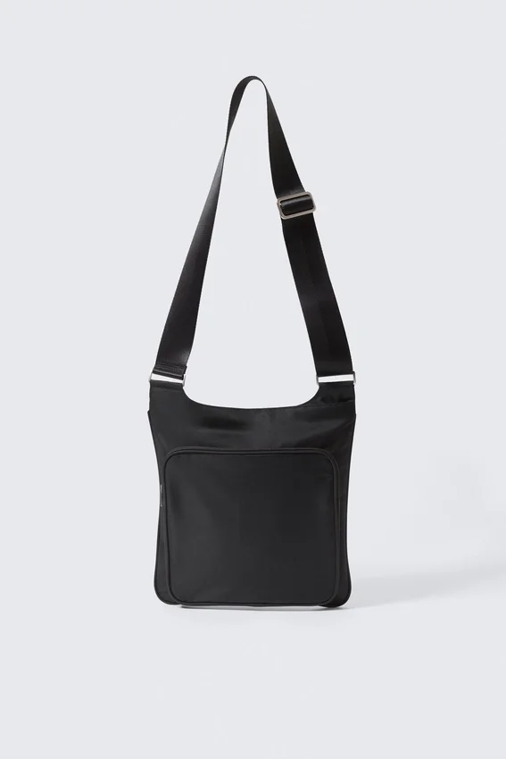 Sportliche Nylon-Umhängetasche mit Paspel – Schwarz Sportliche Nylon-Umhängetasche mit Paspel – Schwarz