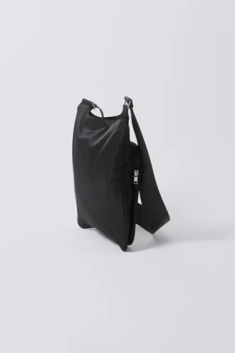 Sportliche Nylon-Umhängetasche mit Paspel – Schwarz