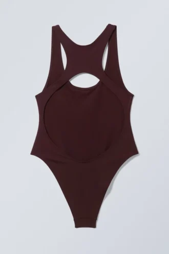 Sportlicher Racerback-Badeanzug – Dunkelbraun Sportlicher Racerback-Badeanzug – Dunkelbraun