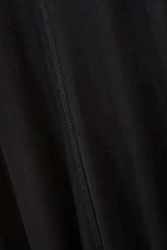 Sportliches Maxikleid mit kurzen Shorts – Schwarz