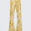 Stretch-Hose mit niedriger Leibhöhe und ausgestelltem Bein – Hellgelb – Blumenmuster Stretch-Hose mit niedriger Leibhöhe und ausgestelltem Bein – Hellgelb – Blumenmuster