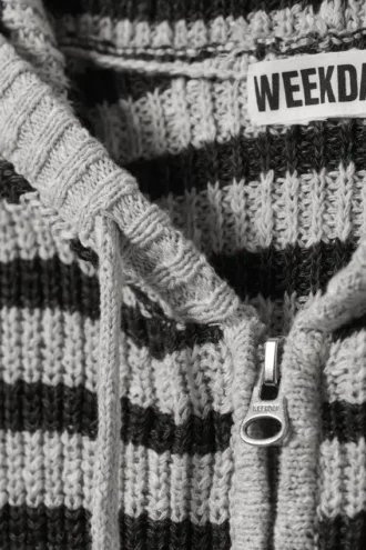 Strick-Kapuzenpullover mit Reißverschluss in Slim Fit – Gestreiftes Grau Melange