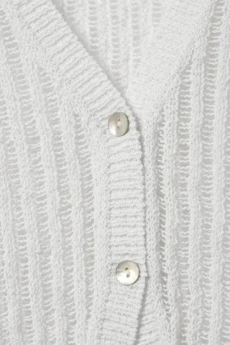 Strickjacke mit V-Ausschnitt und offenem Strickmuster – Staubweiß