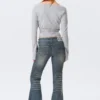 Strickjacke mit V-Ausschnitt und Wickeloptik – Grau meliert Strickjacke mit V-Ausschnitt und Wickeloptik – Grau meliert
