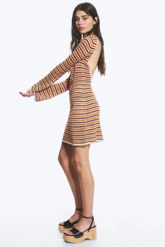 Strickkleid mit offenem Rücken – gestreift, orange