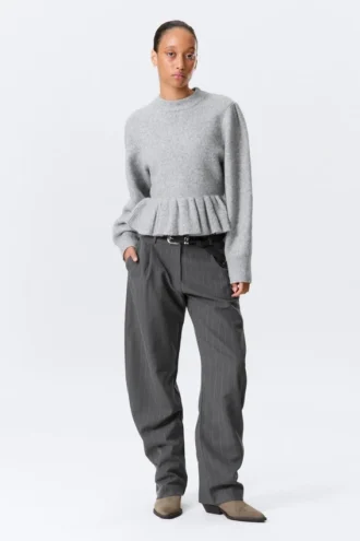 Strickpullover mit Volants am Saum – Grau meliert