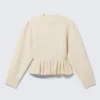 Strickpullover mit Volants am Saum – Off-White Strickpullover mit Volants am Saum – Off-White