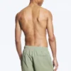 Strukturierte Badeshorts in mittlerer Länge – Hellstaubiges Khaki-Grün Strukturierte Badeshorts in mittlerer Länge – Hellstaubiges Khaki-Grün