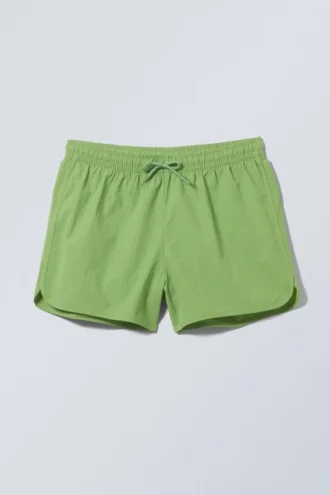 Strukturierte Badeshorts in mittlerer Länge – leuchtend grün