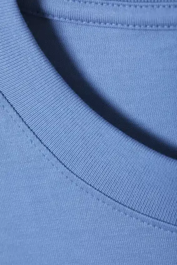 T-Shirt in klassischer Passform – Blau T-Shirt in klassischer Passform – Blau
