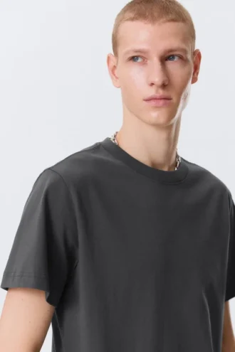 T-Shirt in klassischer Passform – Dunkelgrau T-Shirt in klassischer Passform – Dunkelgrau