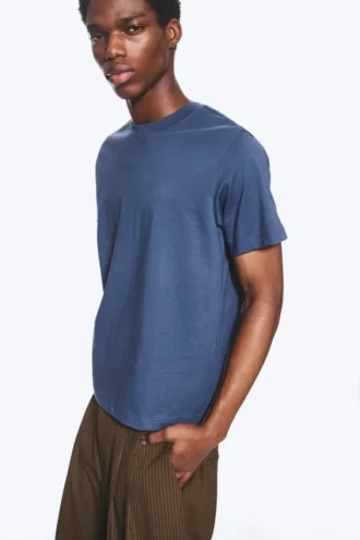 T-Shirt in klassischer Passform – Dusty Blue