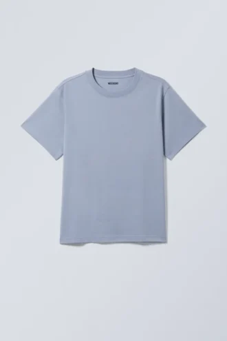 T-Shirt in klassischer Passform – Hellstaubblau