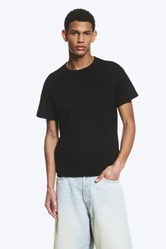 T-Shirt in klassischer Passform – Schwarz T-Shirt in klassischer Passform – Schwarz