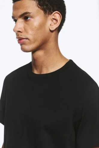 T-Shirt in klassischer Passform – Schwarz T-Shirt in klassischer Passform – Schwarz