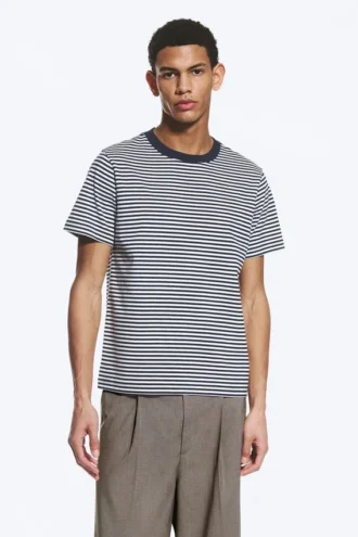 T-Shirt in klassischer Passform – Weiß – Marineblau gestreift
