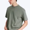 T-Shirt in lockerer Passform – Hellstaubiges Khaki-Grün T-Shirt in lockerer Passform – Hellstaubiges Khaki-Grün
