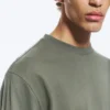 T-Shirt in lockerer Passform – Hellstaubiges Khaki-Grün T-Shirt in lockerer Passform – Hellstaubiges Khaki-Grün