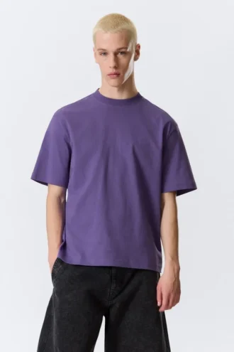T-Shirt in lockerer Passform – Lila