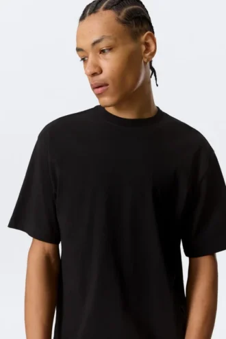 T-Shirt in lockerer Passform – Schwarz