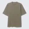 T-Shirt in lockerer Passform – Staubiges Khaki-Grün T-Shirt in lockerer Passform – Staubiges Khaki-Grün