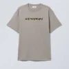 T-Shirt mit übergroßem Print – Energy Grey T-Shirt mit übergroßem Print – Energy Grey