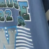 T-Shirt mit kurzen Ärmeln im Varsity-Stil – Dusty Blue – Magic Rose T-Shirt mit kurzen Ärmeln im Varsity-Stil – Dusty Blue – Magic Rose
