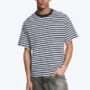T-Shirt mit lockerer Passform – Weiß – Marineblaue Streifen T-Shirt mit lockerer Passform – Weiß – Marineblaue Streifen