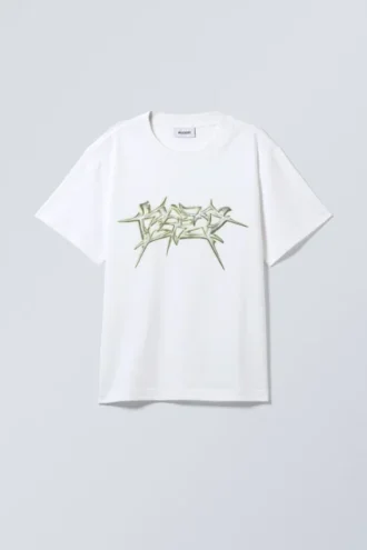 T-Shirt mit Print in Boxy-Passform – Weiß – Blades of Metal