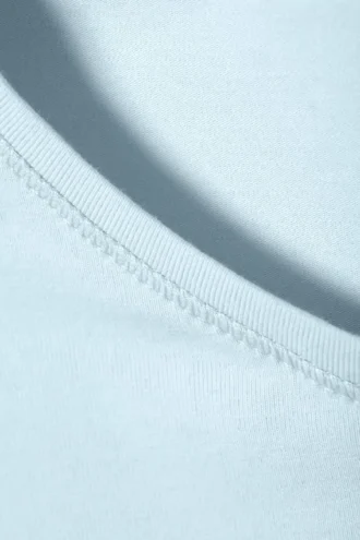T-Shirt mit schmaler Passform – Hellblau