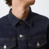 Taillierte Denim-Truckerjacke – Blue Rinse – Dunkelblau Taillierte Denim-Truckerjacke – Blue Rinse – Dunkelblau