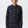 Taillierte Denim-Truckerjacke – Blue Rinse – Dunkelblau Taillierte Denim-Truckerjacke – Blue Rinse – Dunkelblau