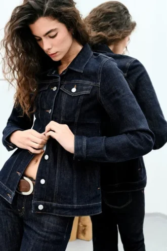 Taillierte Jeansjacke – Blue Rinse – Dunkelblau Taillierte Jeansjacke – Blue Rinse – Dunkelblau