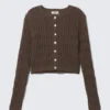Taillierte, langärmelige Strickjacke – Dunkelbraun Taillierte, langärmelige Strickjacke – Dunkelbraun