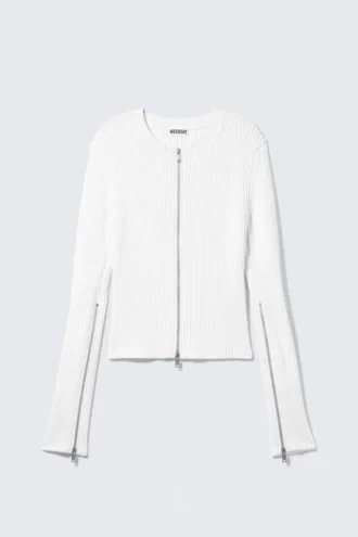 Taillierte Strickjacke mit Rippenmuster und Reißverschluss – Off-White
