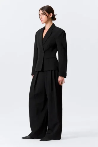 Taillierter Blazer aus Leinenmischung – Schwarz