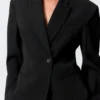 Taillierter Blazer aus Leinenmischung – Schwarz Taillierter Blazer aus Leinenmischung – Schwarz