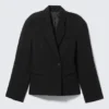 Taillierter Blazer aus Leinenmischung – Schwarz Taillierter Blazer aus Leinenmischung – Schwarz