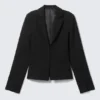 Taillierter Blazer mit Schlitzärmeln – Schwarz Taillierter Blazer mit Schlitzärmeln – Schwarz