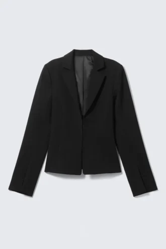 Taillierter Blazer mit Schlitzärmeln – Schwarz