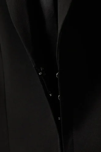 Taillierter Blazer mit Schlitzärmeln – Schwarz