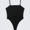 Taillierter Body mit quadratischem Ausschnitt – Schwarz Taillierter Body mit quadratischem Ausschnitt – Schwarz