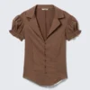 Tailliertes, kurzärmeliges Resort-Shirt – gestreift, braun Tailliertes, kurzärmeliges Resort-Shirt – gestreift, braun