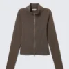 Tailliertes Langarmshirt mit Stehkragen und Reißverschluss – gewaschenes Dunkelgrau Tailliertes Langarmshirt mit Stehkragen und Reißverschluss – gewaschenes Dunkelgrau