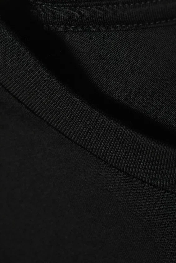 Tailliertes Langarmshirt – Schwarz Tailliertes Langarmshirt – Schwarz