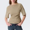 Tailliertes T-Shirt mit Abnähern – Hellkhaki Tailliertes T-Shirt mit Abnähern – Hellkhaki