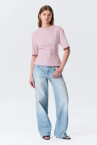 Tailliertes T-Shirt mit Abnähern – Hellrosa