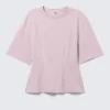Tailliertes T-Shirt mit Abnähern – Hellrosa Tailliertes T-Shirt mit Abnähern – Hellrosa