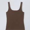 Tailliertes Tanktop mit quadratischem Ausschnitt – Dunkelbraun Tailliertes Tanktop mit quadratischem Ausschnitt – Dunkelbraun